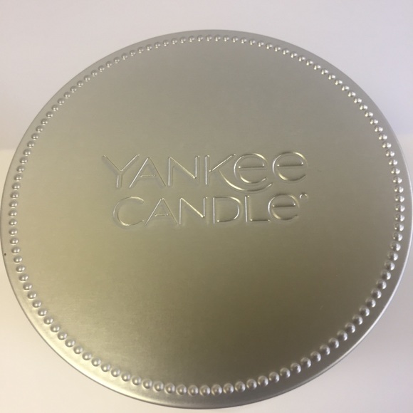 🆕 {Yankee Candle} French Vanilla 22 oz candle - Picture 3 of 5